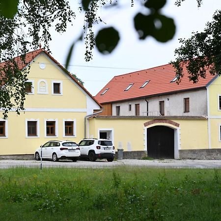 Penzion Mezi Radky Jindřichŭv Hradec Eksteriør billede